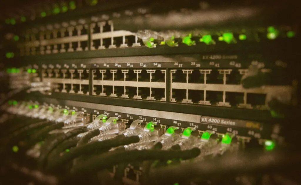 Developing real-time applications on AWS ELB without WebSocket