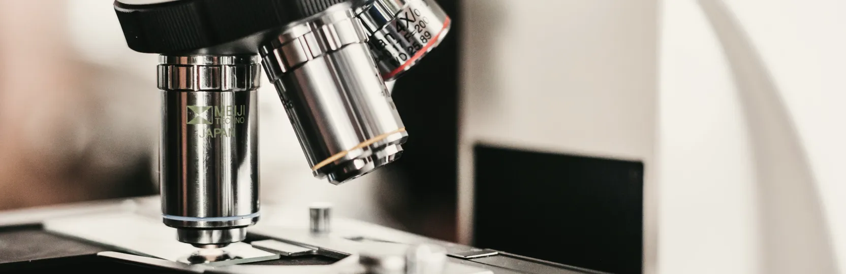 A microscope in a company from the chemicals B2B niche